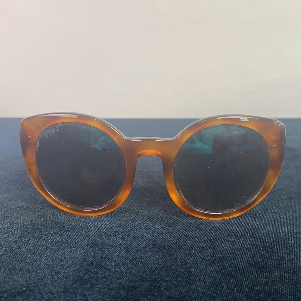 Diff Eyewear Large Tortoise Frame Sunglasses - image 2